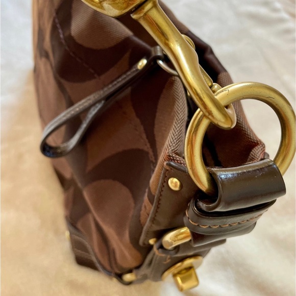 Coach Carly Hobo - Picture 7 of 13